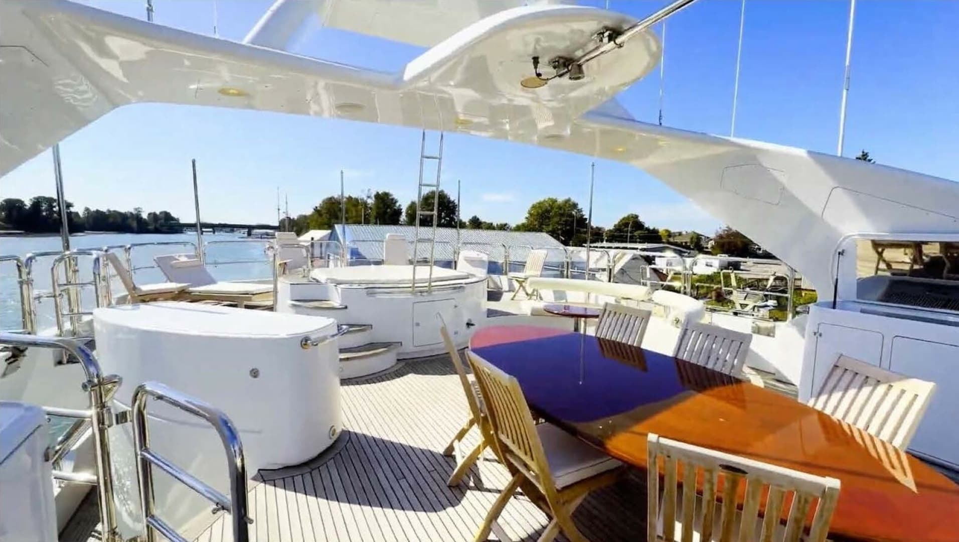 2004 Benetti 145 Vision photo 8