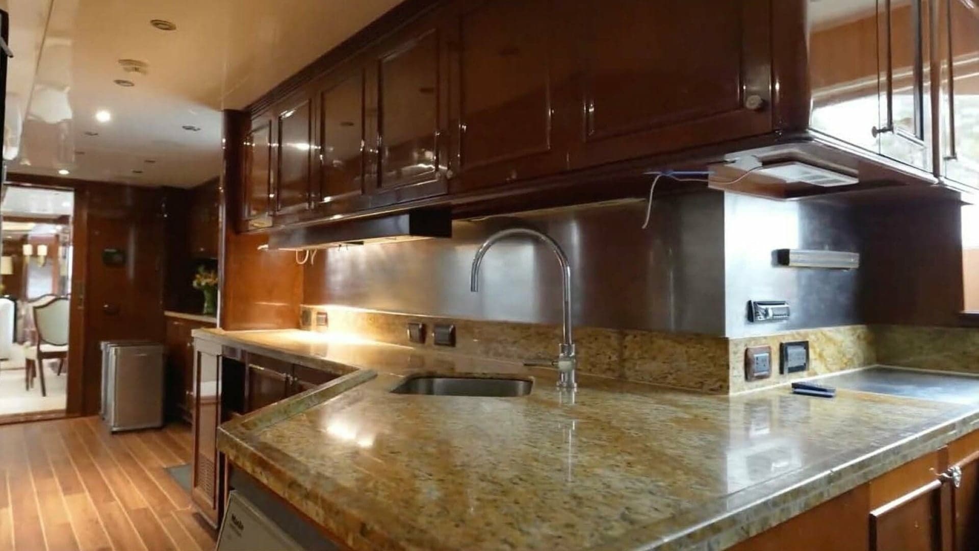 2004 Benetti 145 Vision photo 17