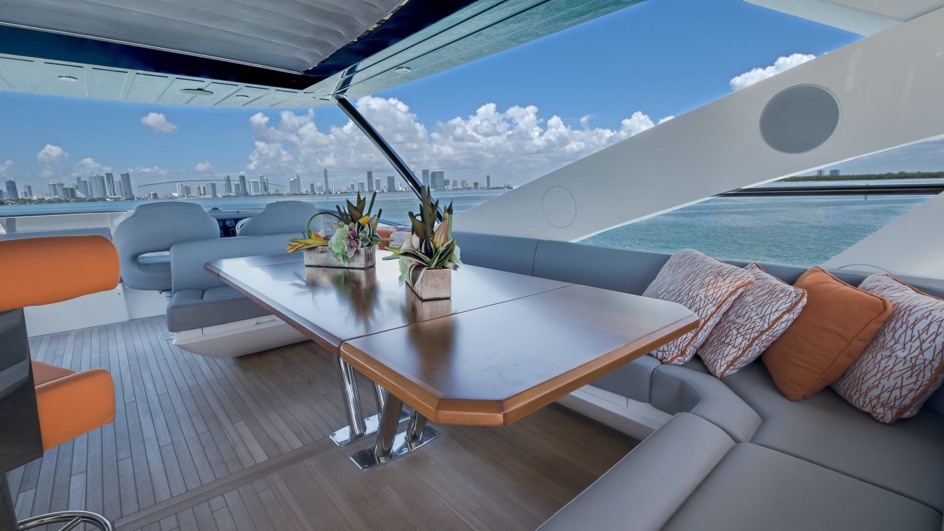 2018 Sunseeker 86 Yacht photo 11