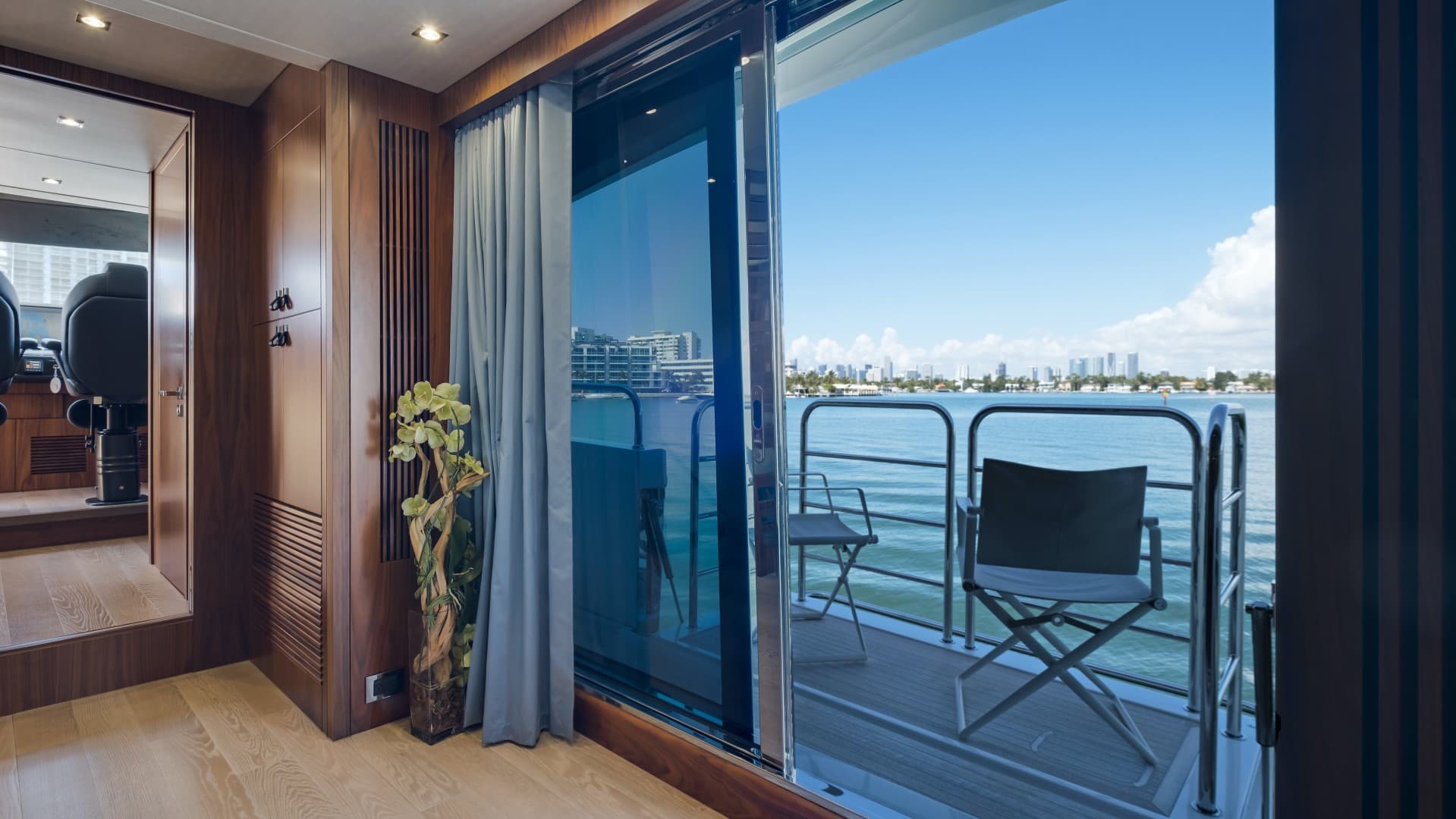 2018 Sunseeker 86 Yacht photo 24