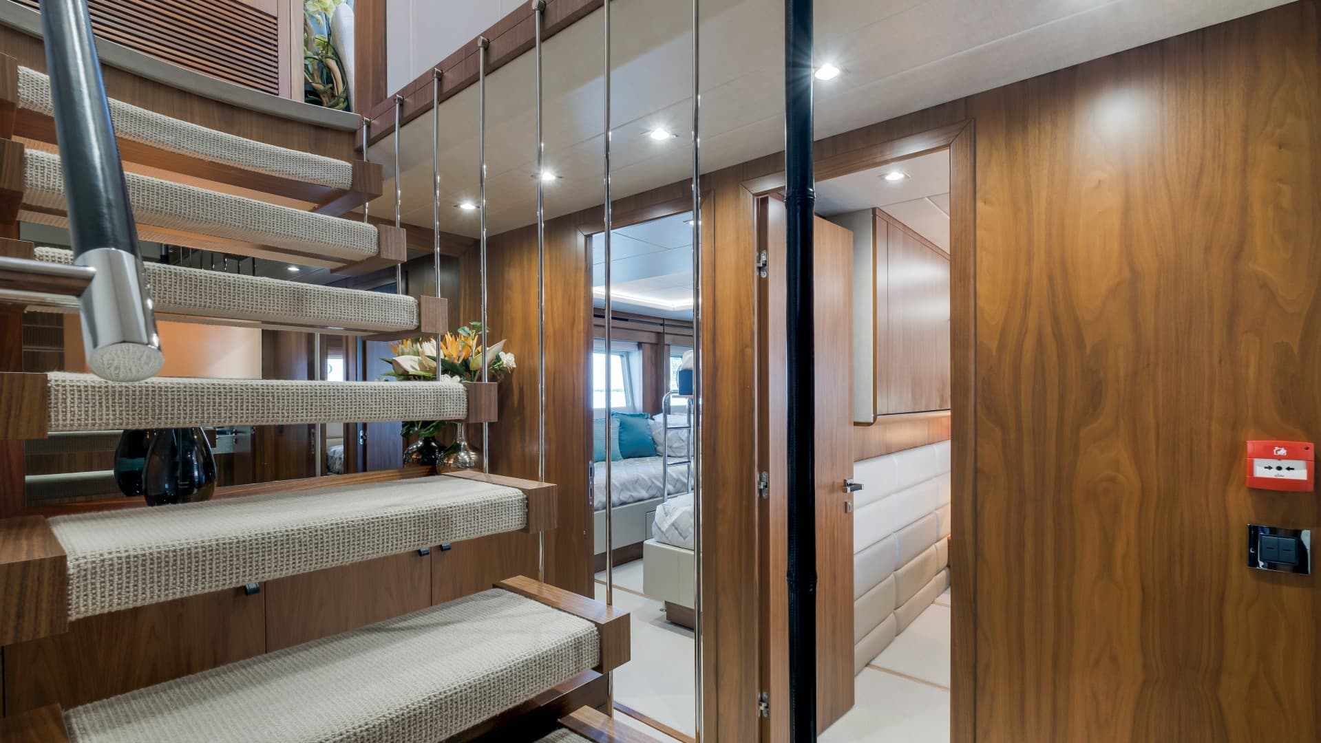 2018 Sunseeker 86 Yacht photo 30