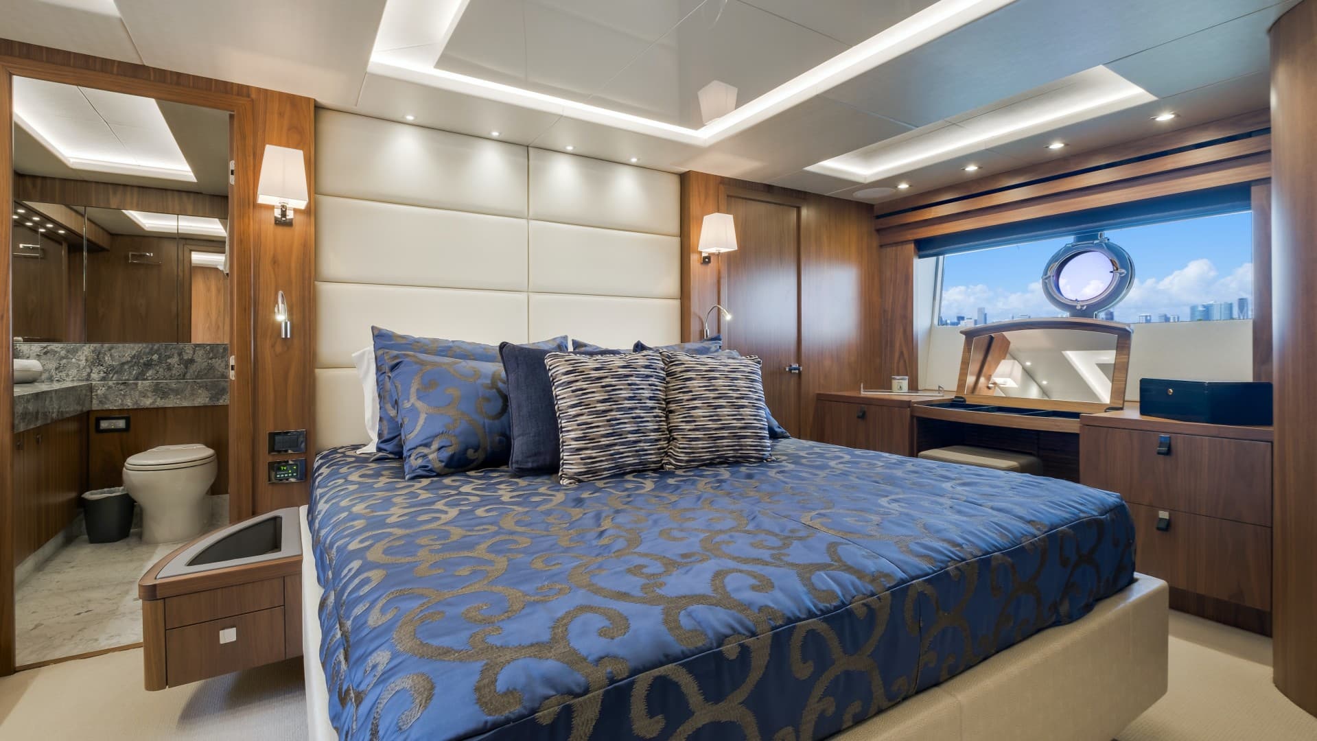 2018 Sunseeker 86 Yacht photo 33