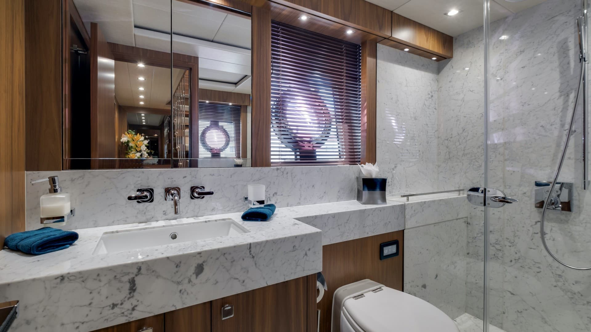 2018 Sunseeker 86 Yacht photo 32