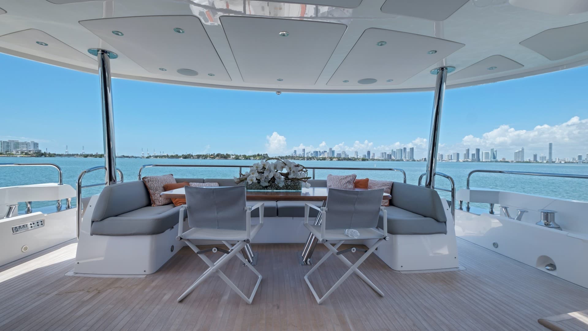 2018 Sunseeker 86 Yacht photo 16