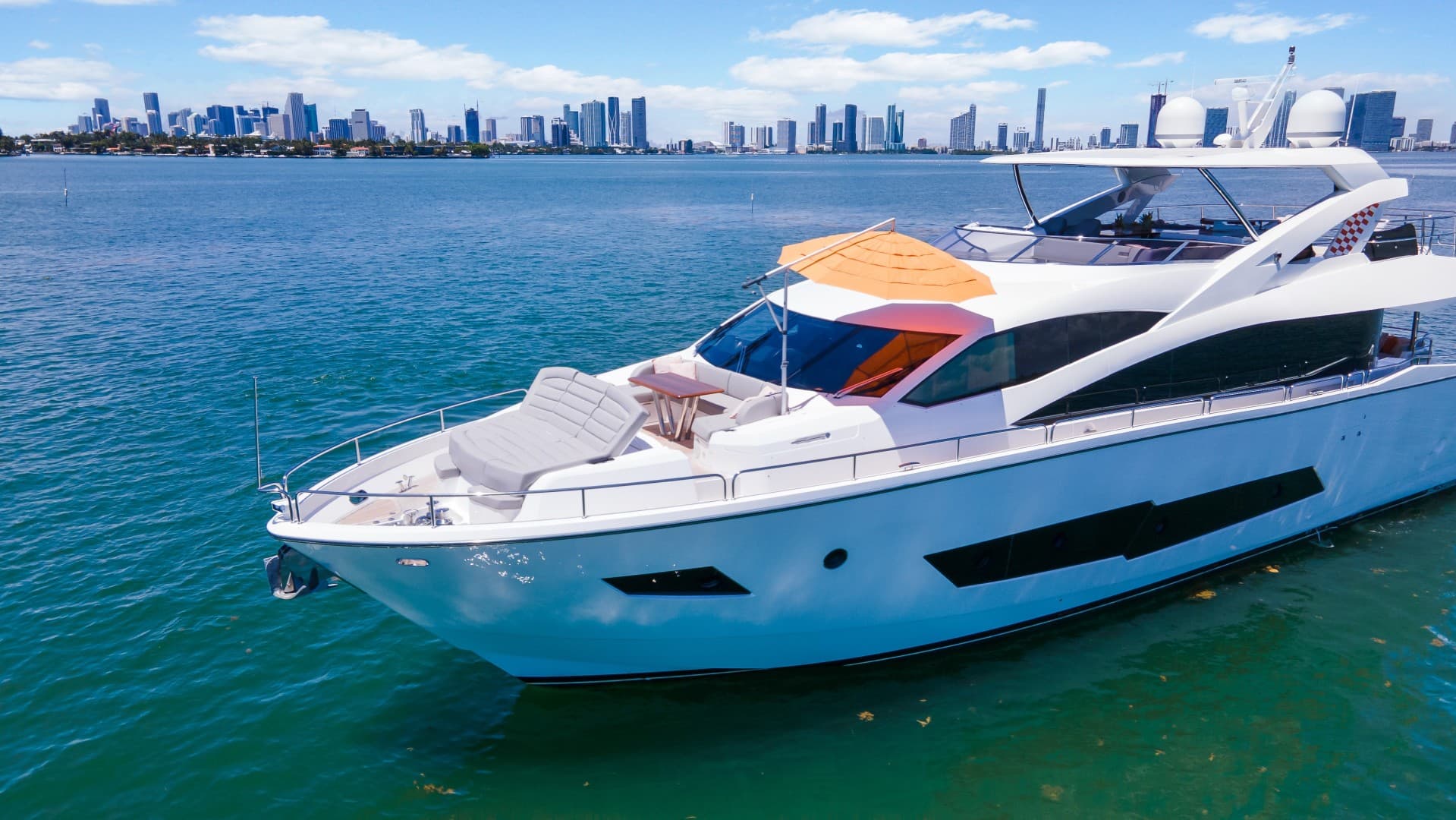 2018 Sunseeker 86 Yacht photo 4
