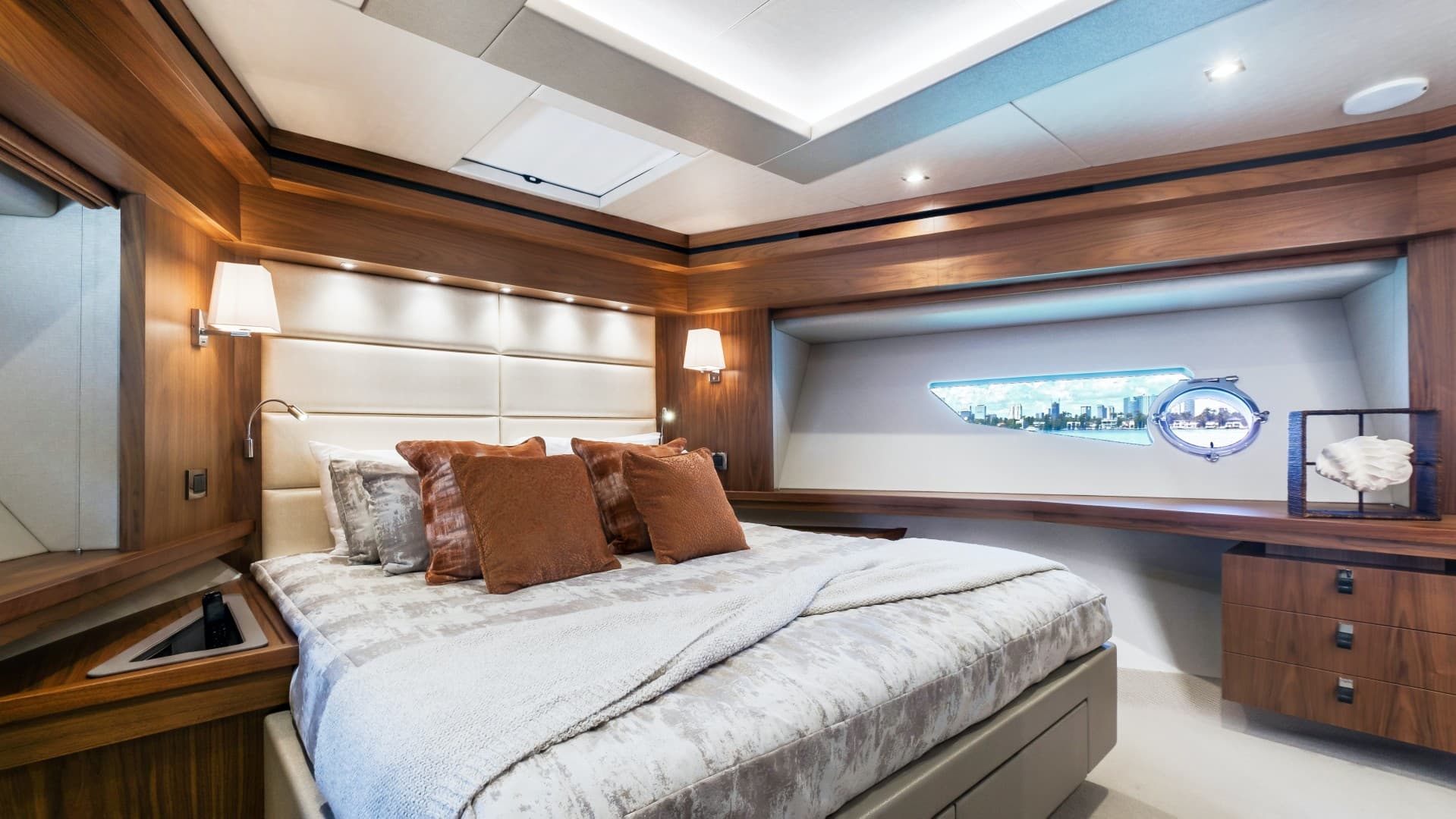 2018 Sunseeker 86 Yacht photo 36