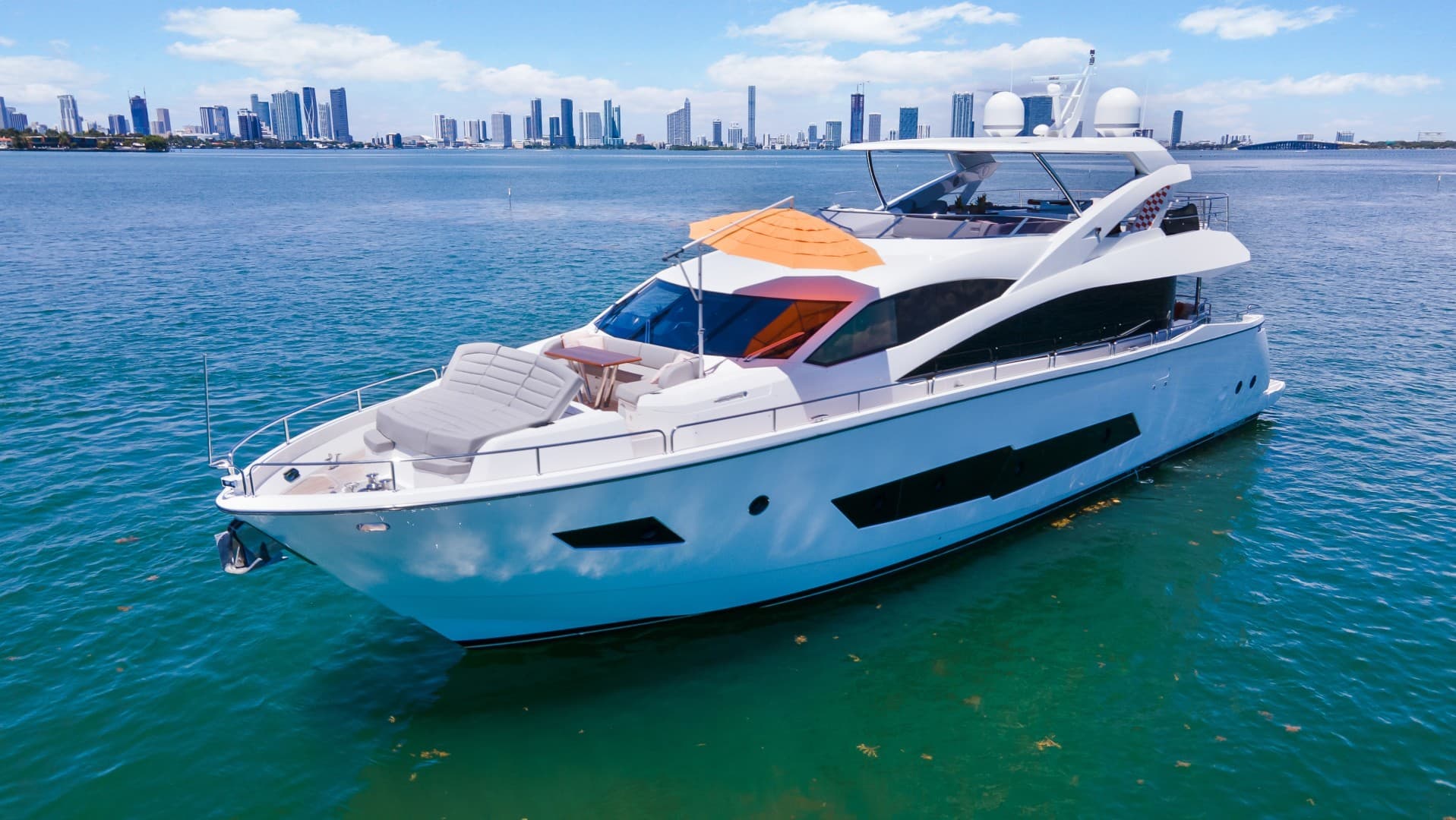 2018 Sunseeker 86 Yacht photo 3