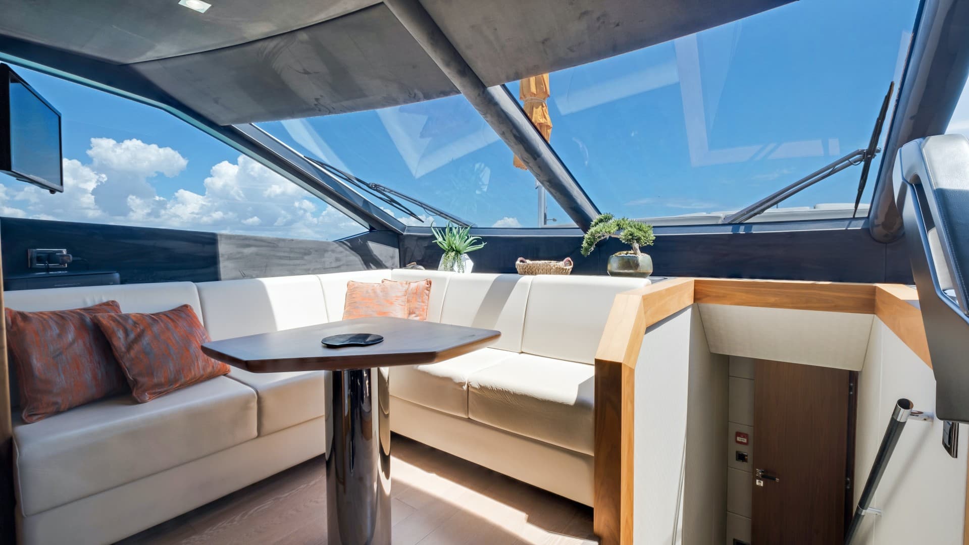 2018 Sunseeker 86 Yacht photo 29