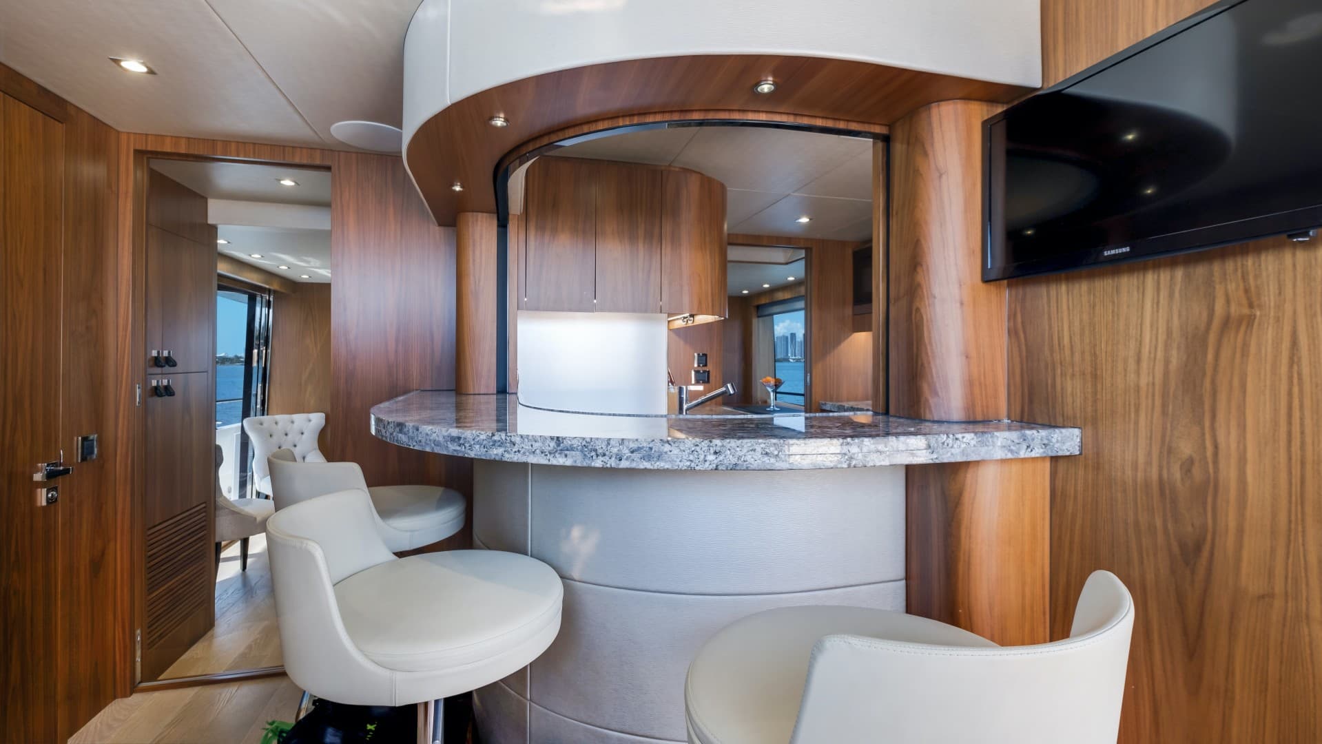 2018 Sunseeker 86 Yacht photo 26