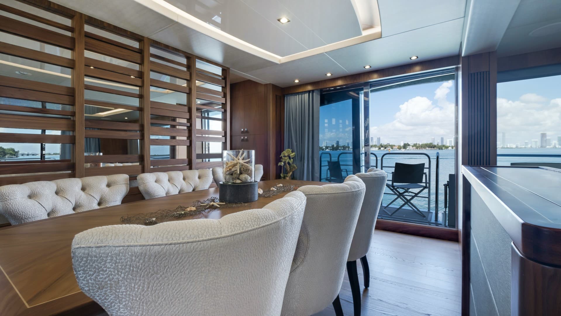 2018 Sunseeker 86 Yacht photo 23