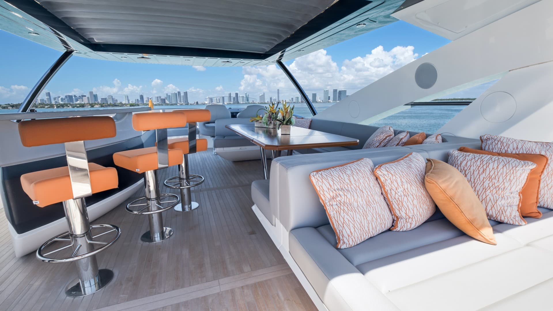 2018 Sunseeker 86 Yacht photo 10