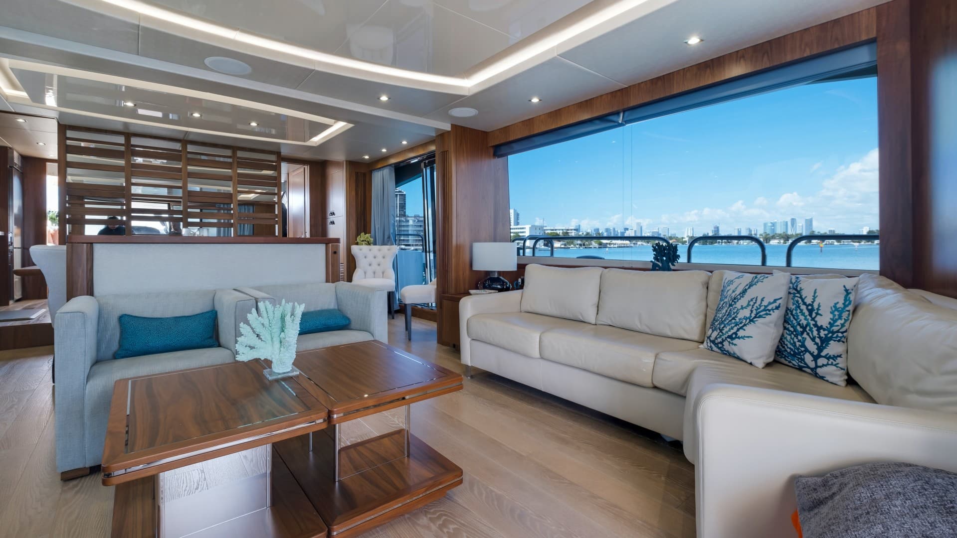 2018 Sunseeker 86 Yacht photo 21