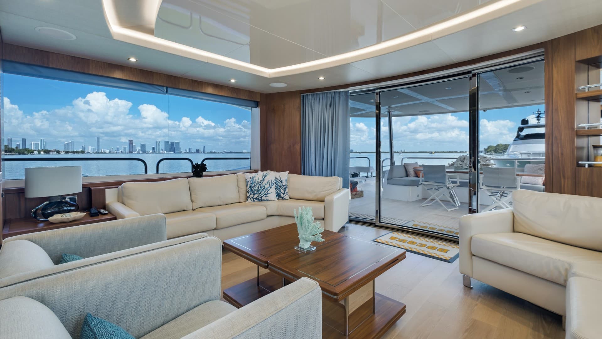 2018 Sunseeker 86 Yacht photo 19