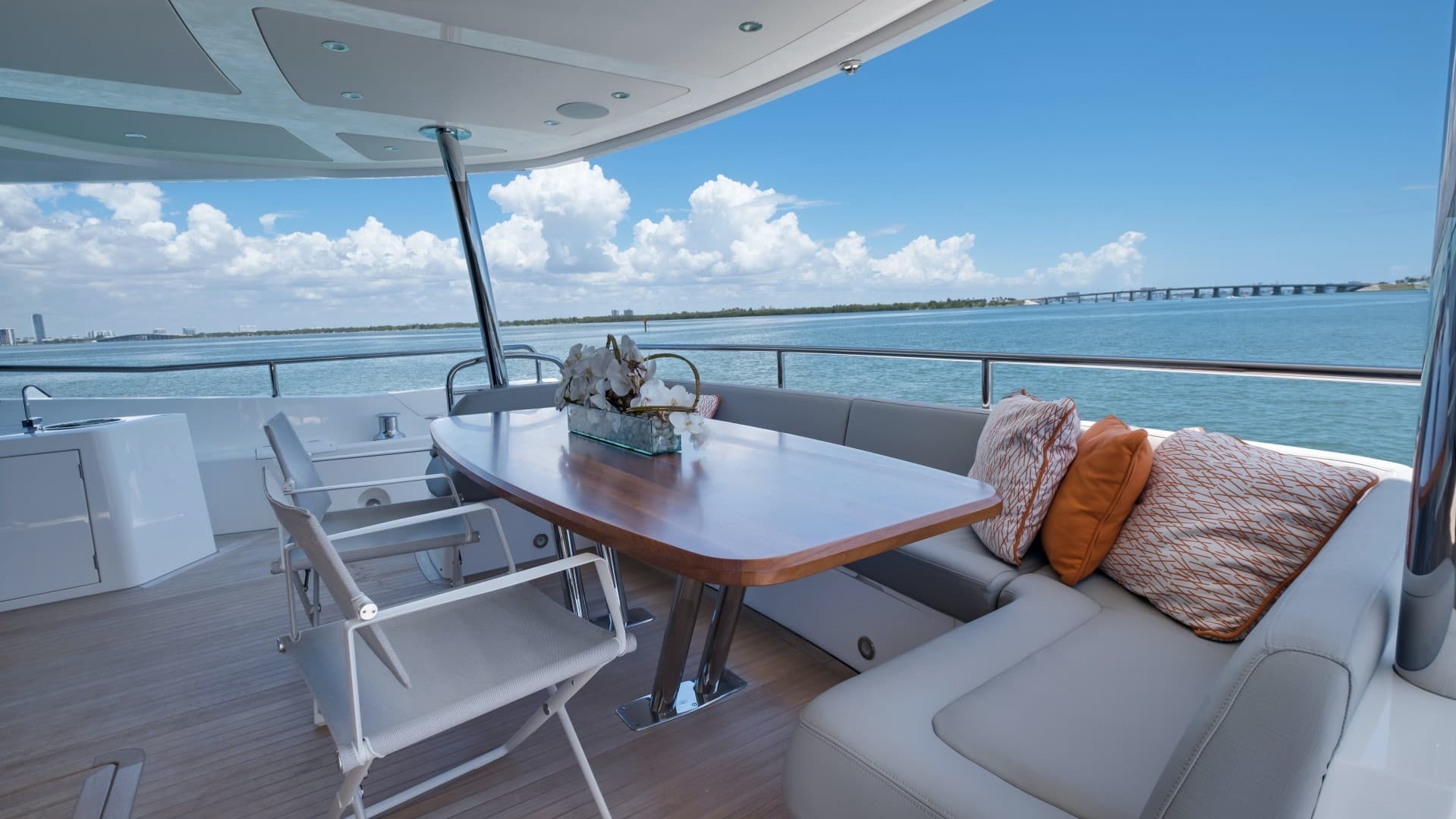 2018 Sunseeker 86 Yacht photo 17