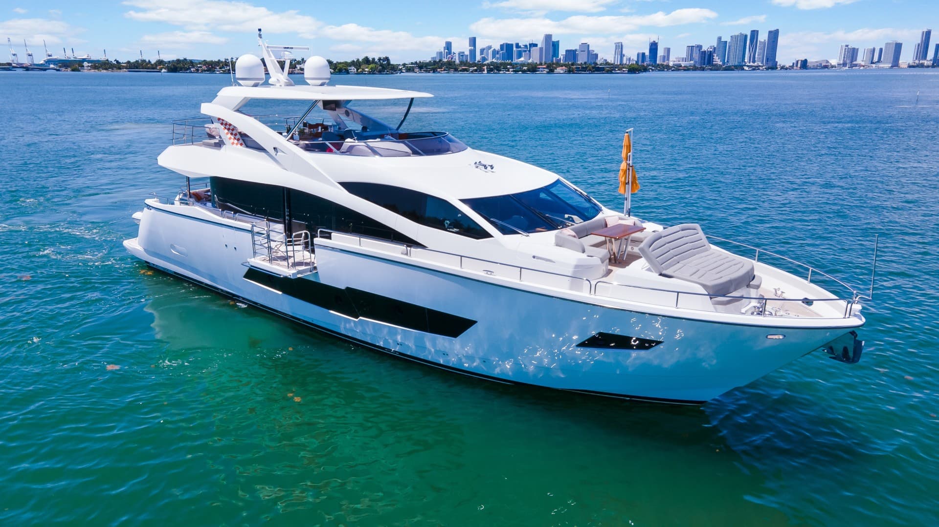 2018 Sunseeker 86 Yacht photo 2