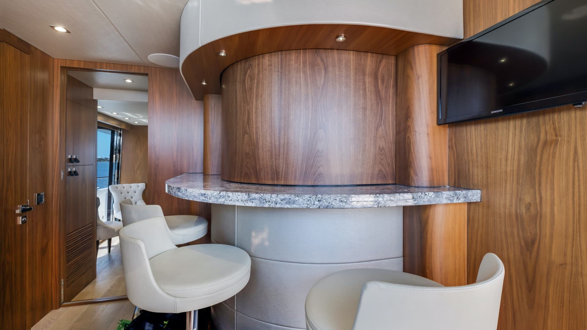 2018 Sunseeker 86 Yacht photo 25