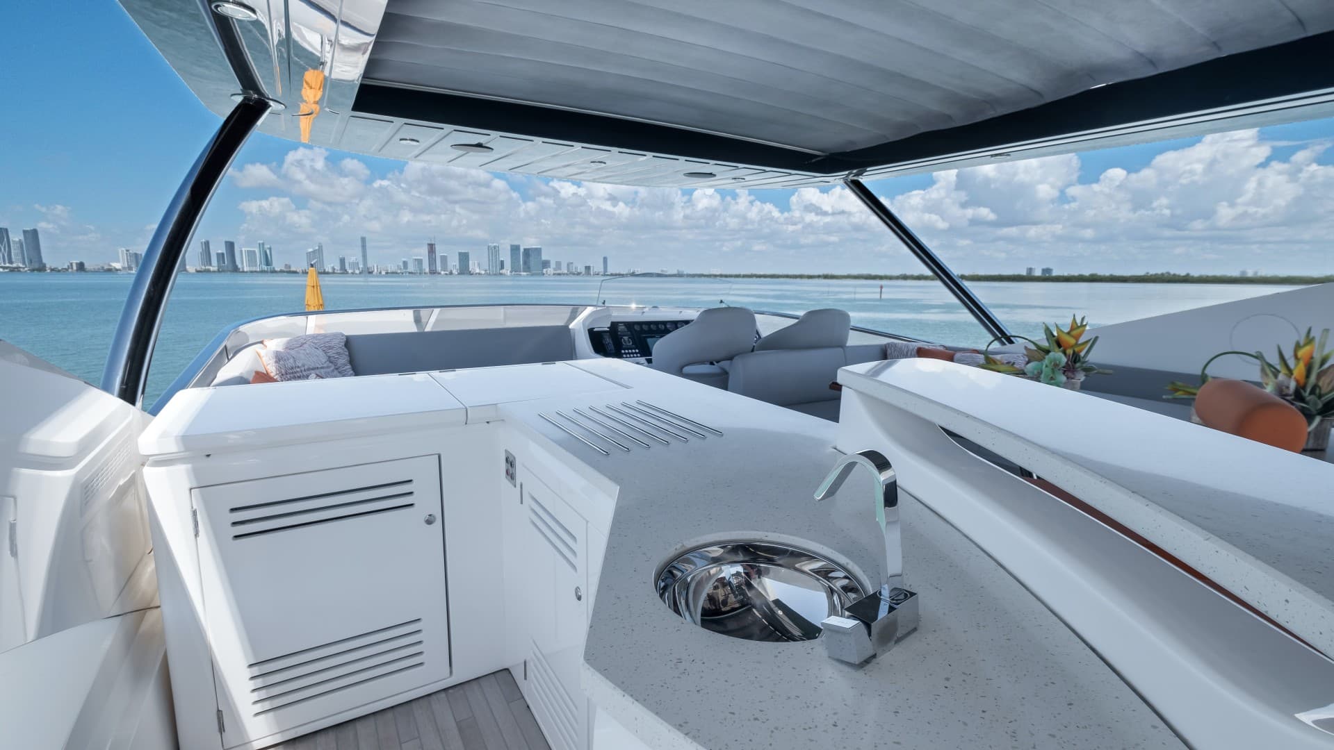 2018 Sunseeker 86 Yacht photo 13
