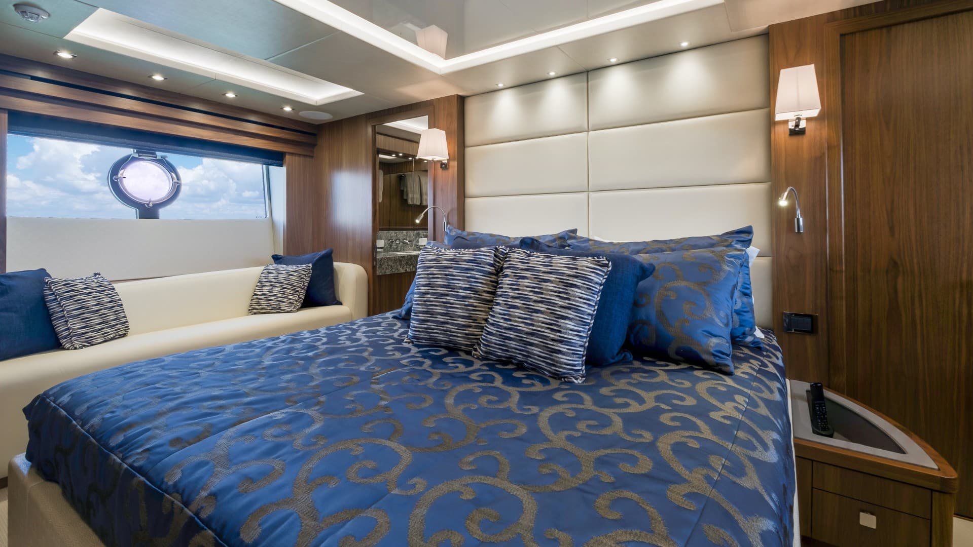 2018 Sunseeker 86 Yacht photo 34