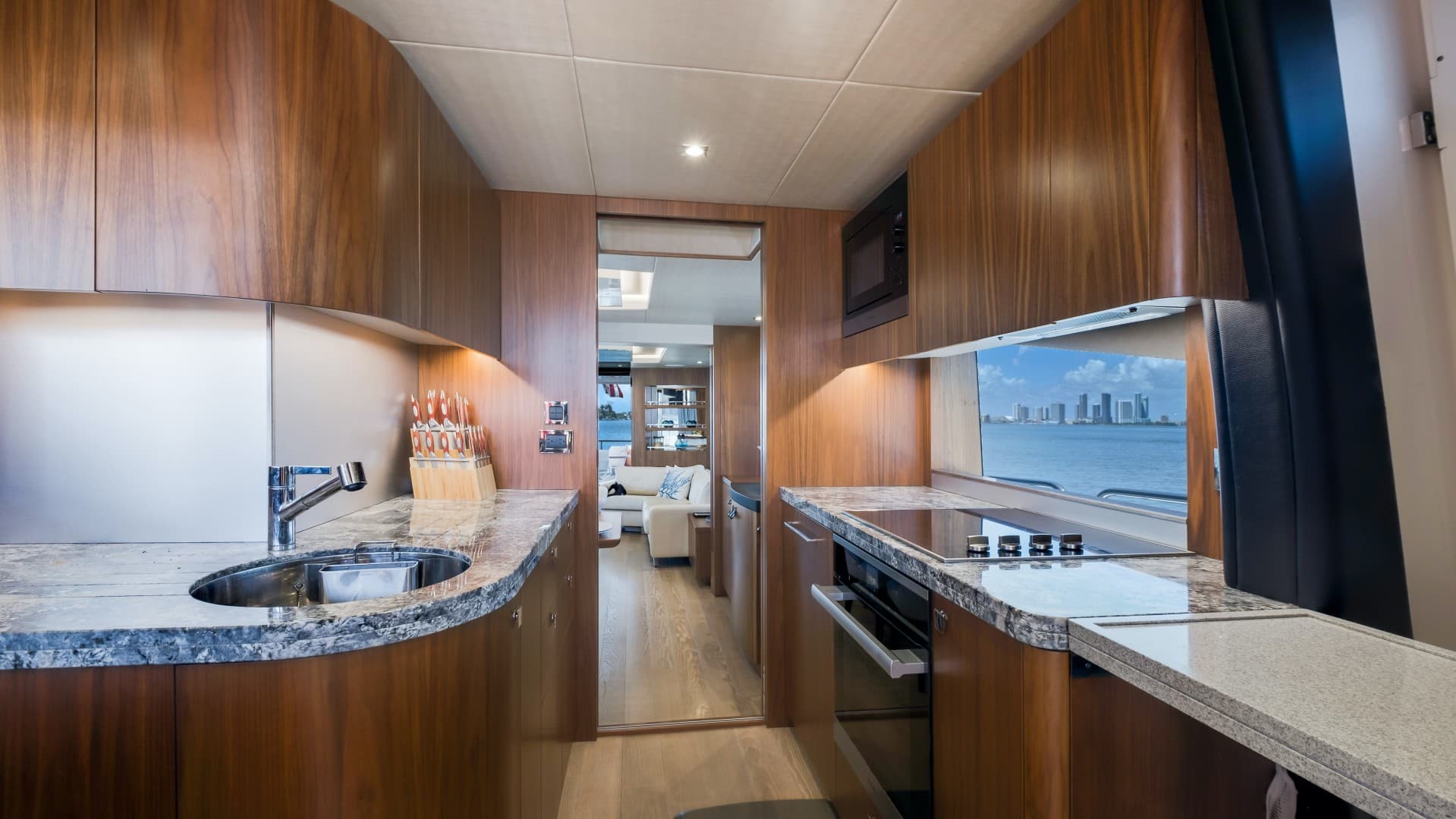 2018 Sunseeker 86 Yacht photo 27