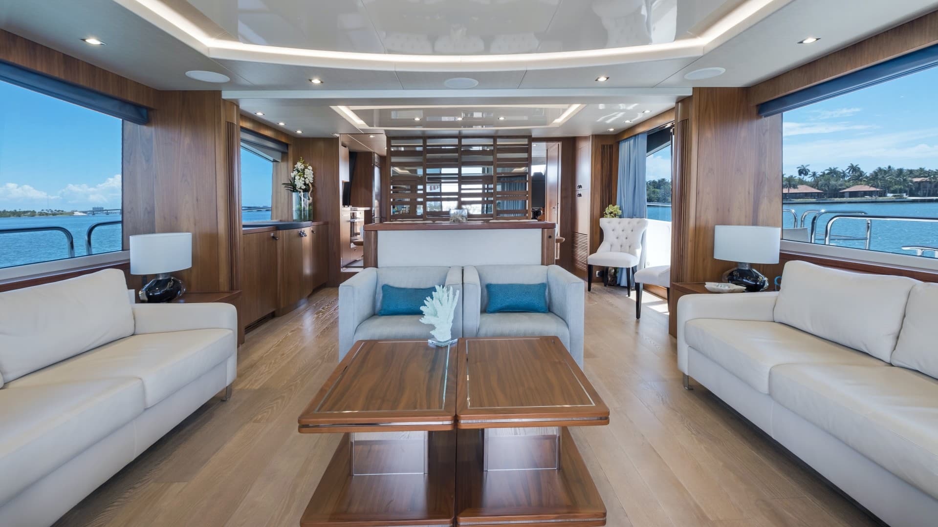 2018 Sunseeker 86 Yacht photo 20