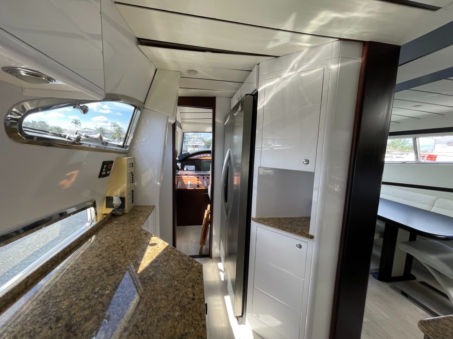2001 Ferretti Yachts 680 photo 17