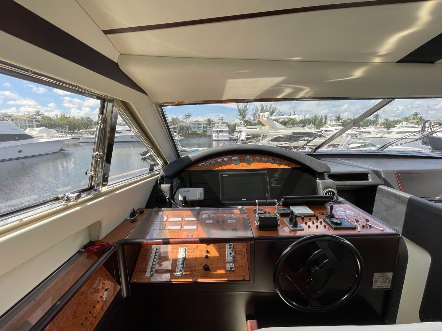 2001 Ferretti Yachts 680 photo 19
