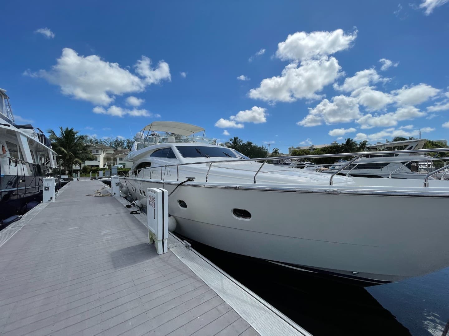2001 Ferretti Yachts 680 photo 3