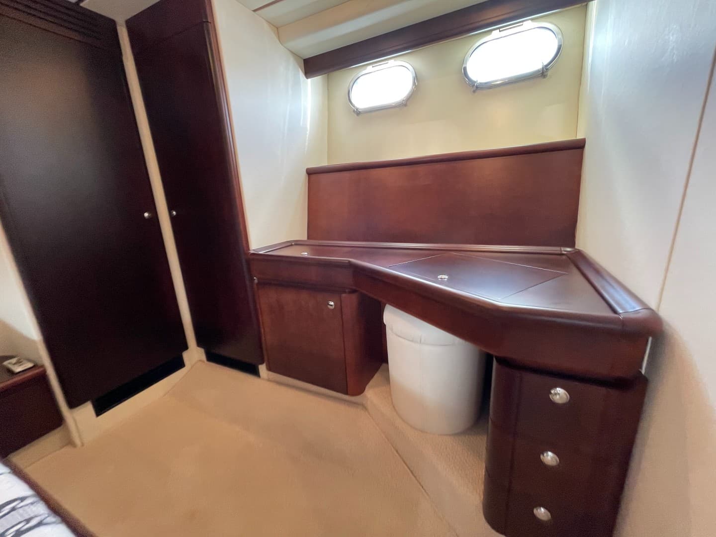 2001 Ferretti Yachts 680 photo 22