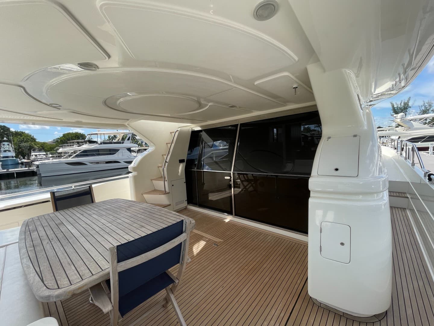 2001 Ferretti Yachts 680 photo 10