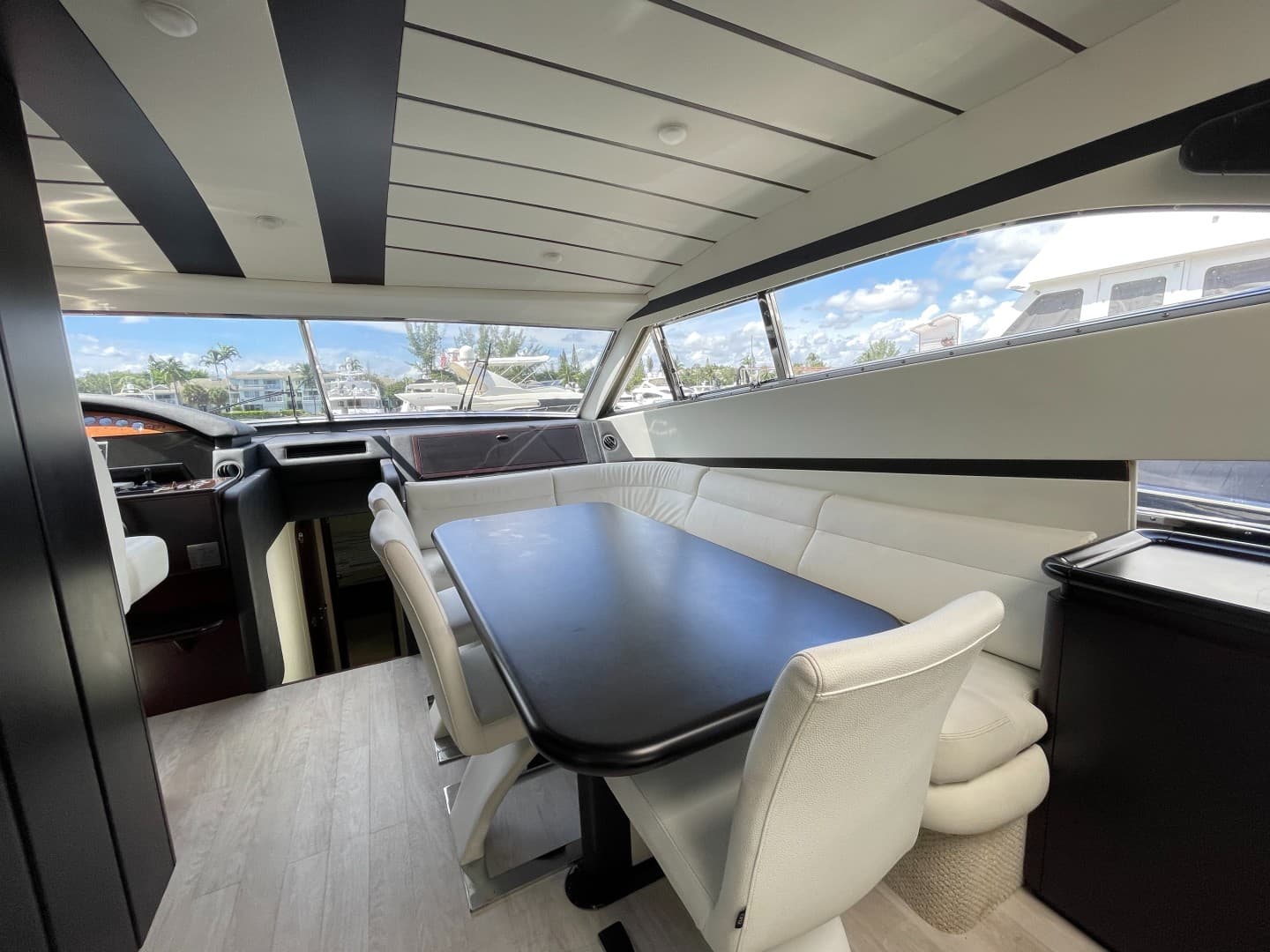 2001 Ferretti Yachts 680 photo 18