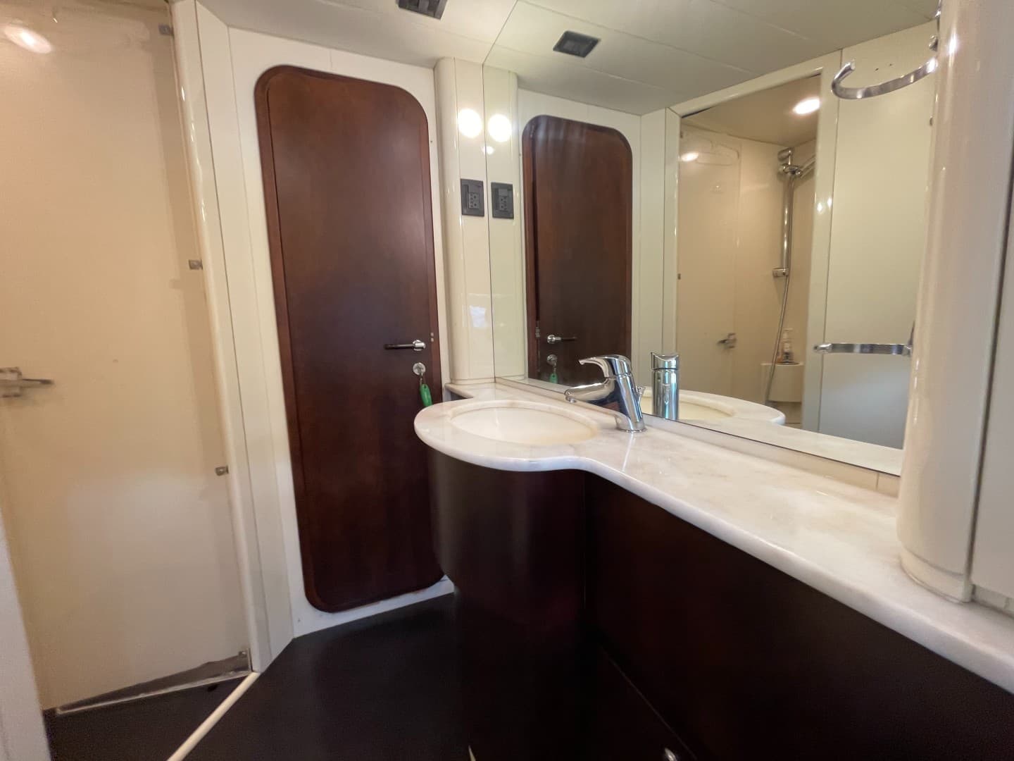 2001 Ferretti Yachts 680 photo 28