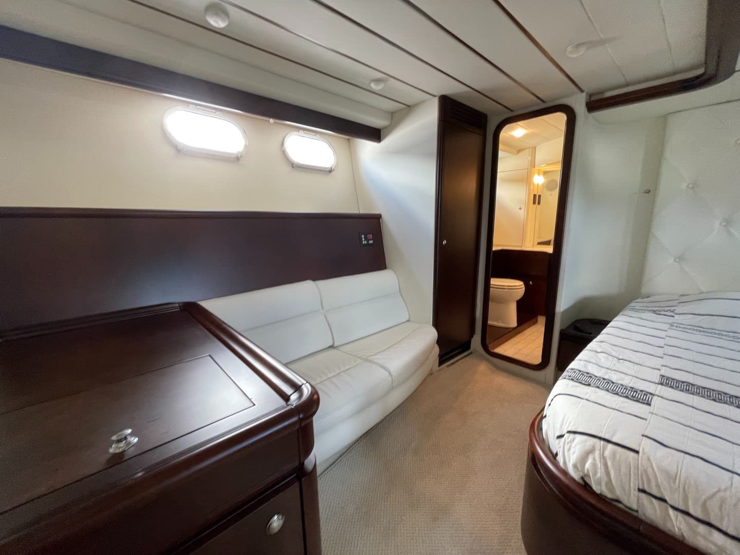 2001 Ferretti Yachts 680 photo 24