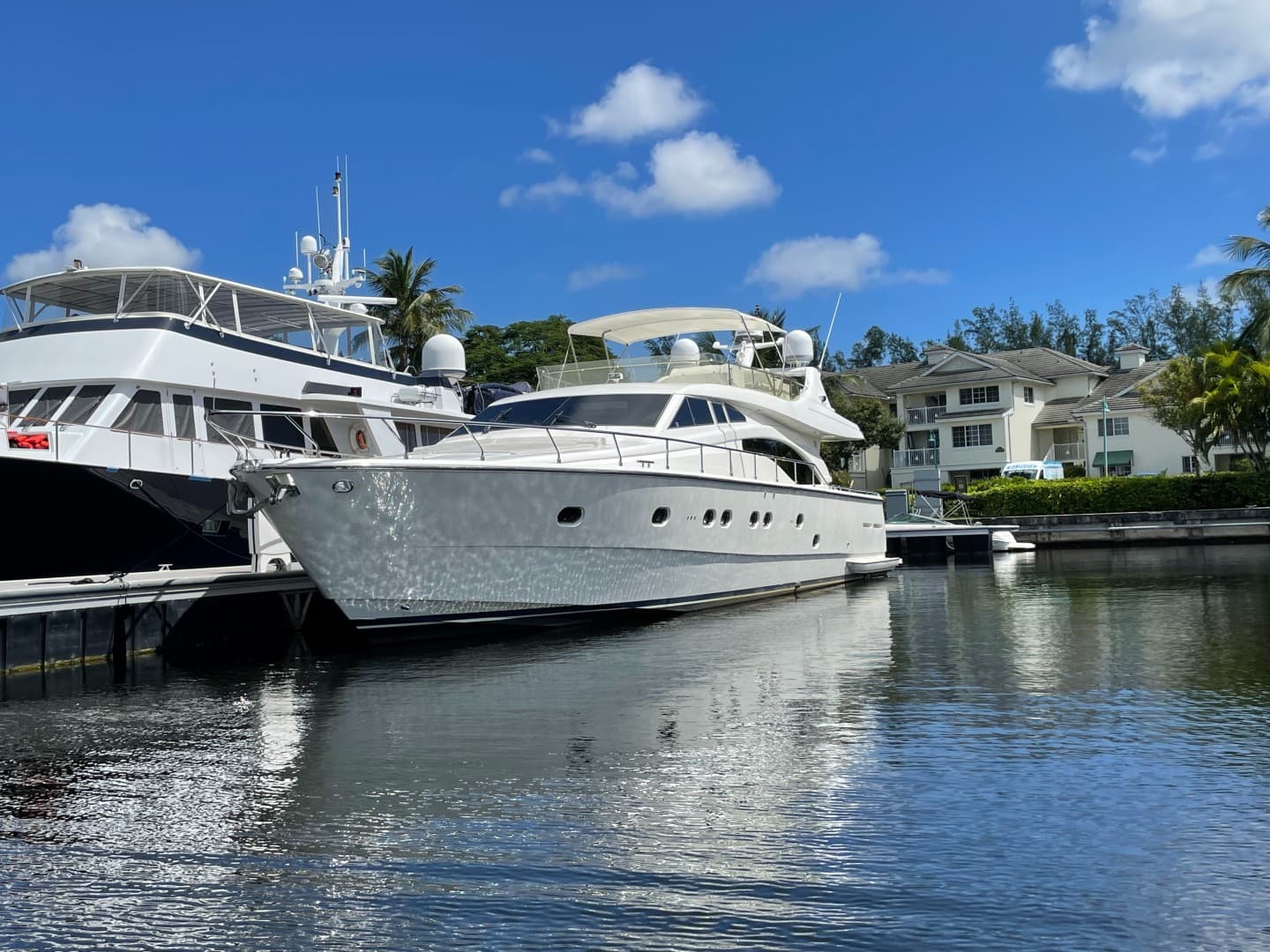 2001 Ferretti Yachts 680 photo 2
