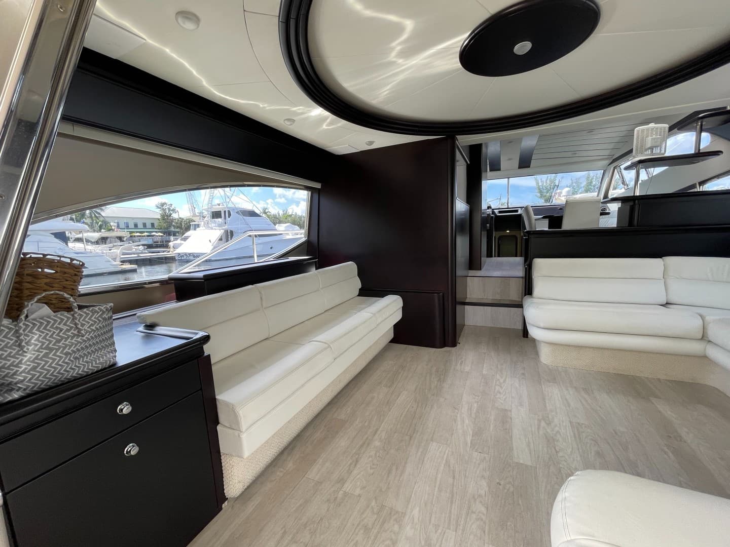 2001 Ferretti Yachts 680 photo 13
