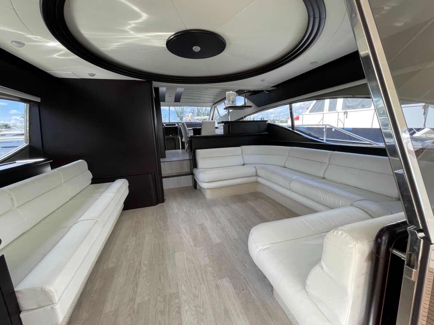 2001 Ferretti Yachts 680 photo 12