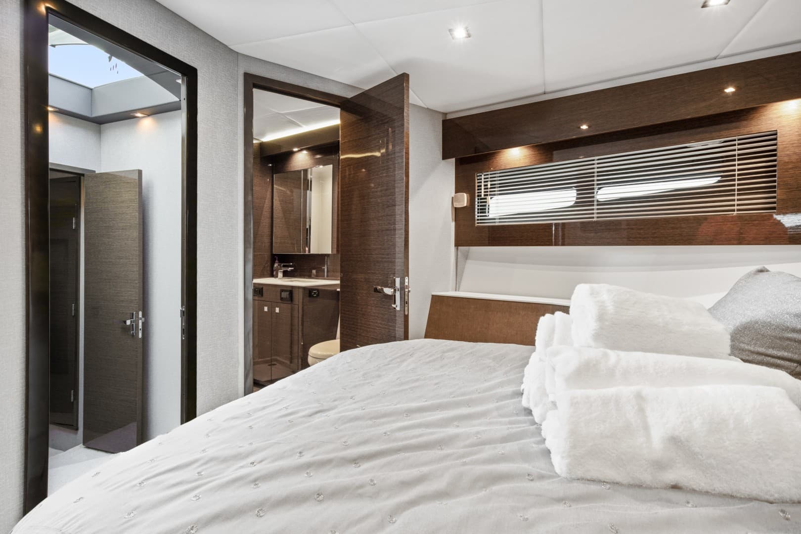 2019 Cruisers 50 Cantius photo 34