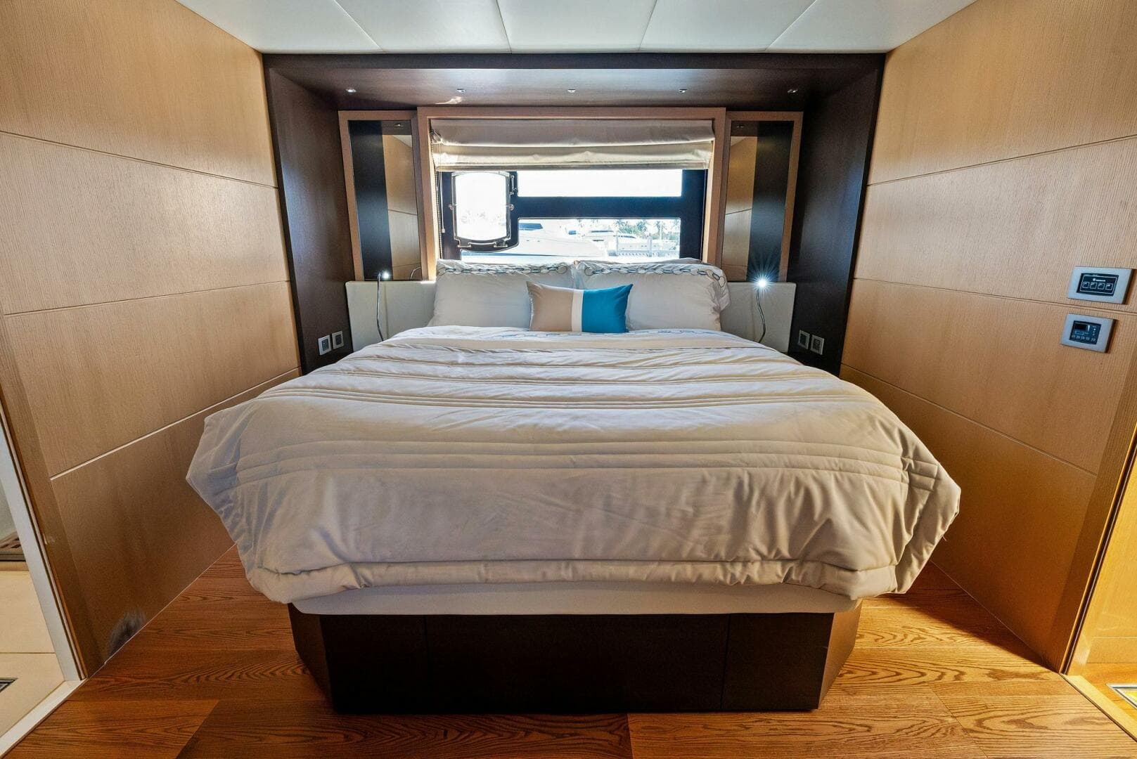 2013 Absolute 64 photo 47