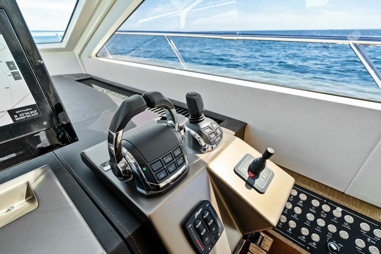 2013 Absolute 64 photo 26