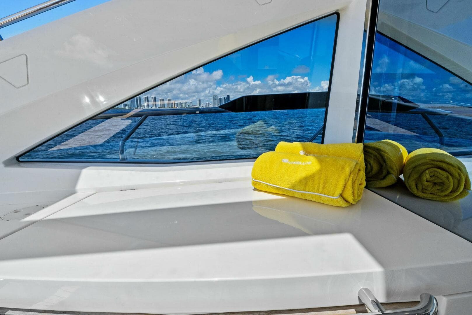 2013 Absolute 64 photo 19