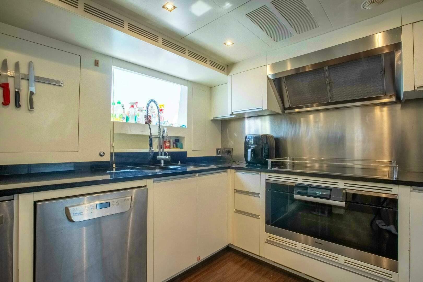 2015 Benetti Benetti Classic 121 photo 49