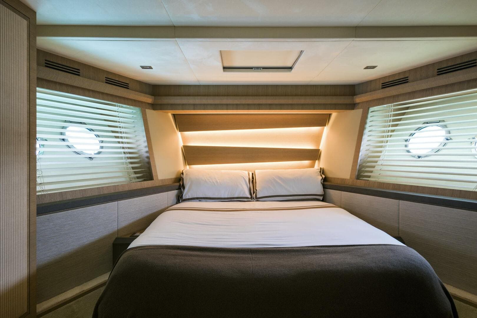 2016 Monte Carlo Yachts Custom photo 18