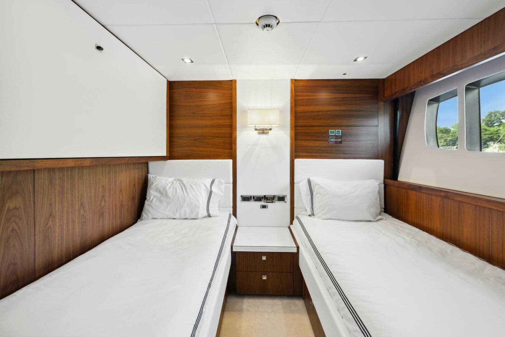 2011 Sunseeker 34M photo 30