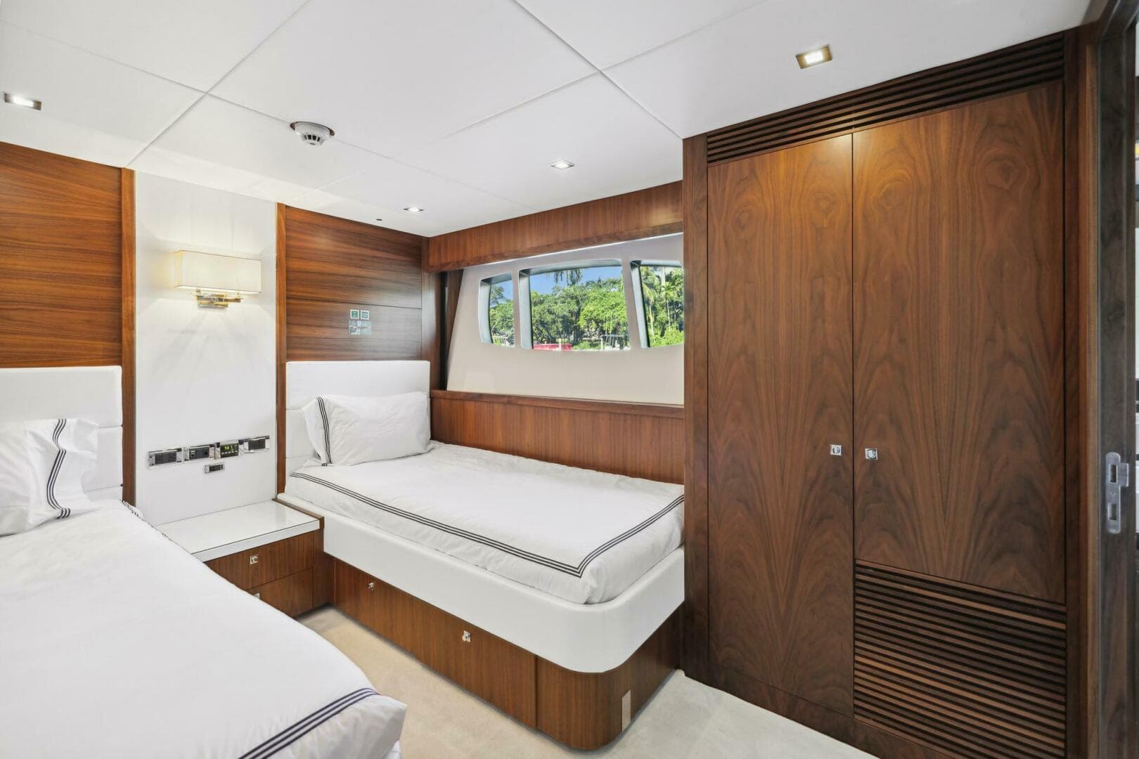 2011 Sunseeker 34M photo 31