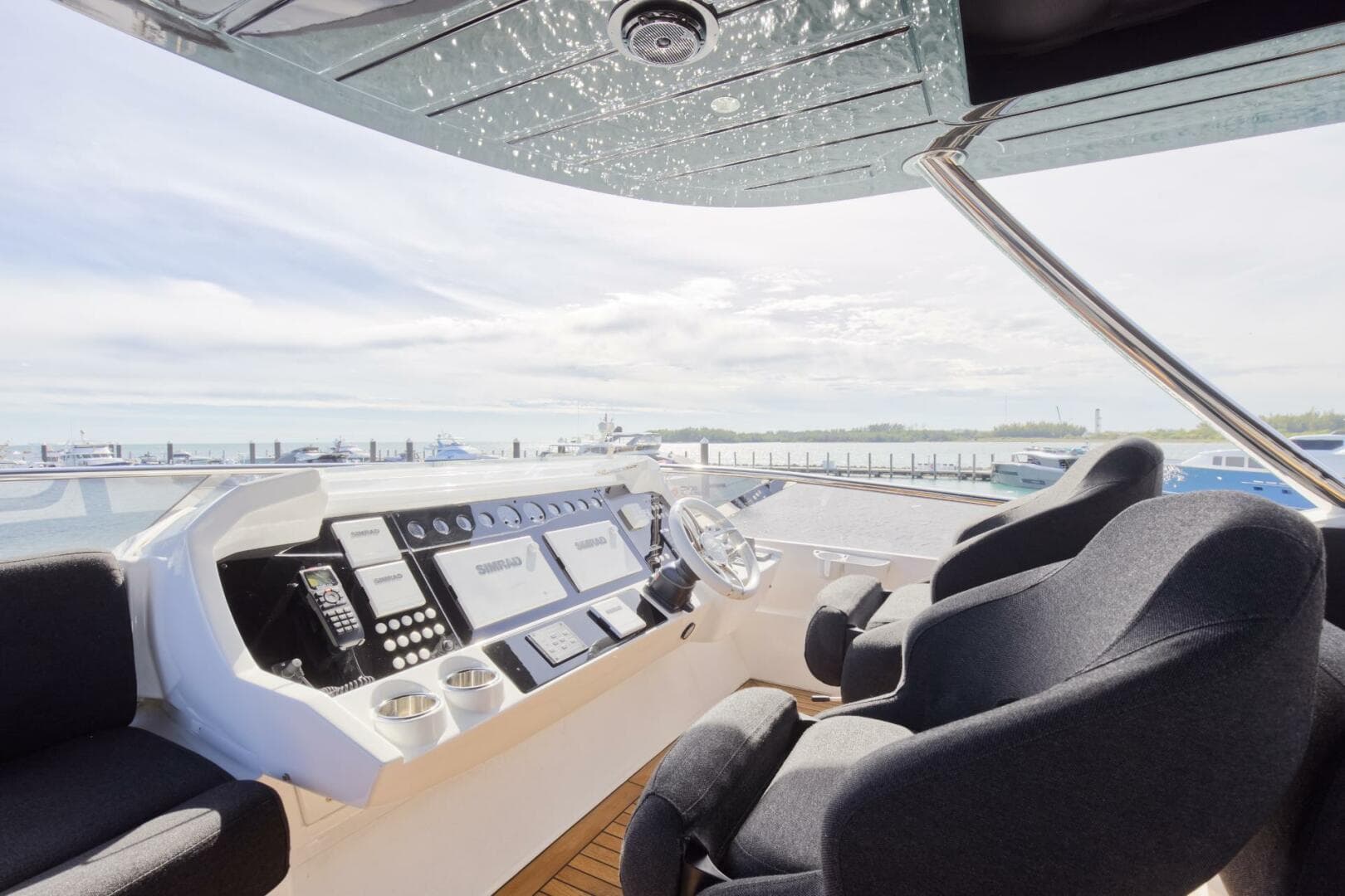 2018 Sunseeker 86 Yacht photo 12