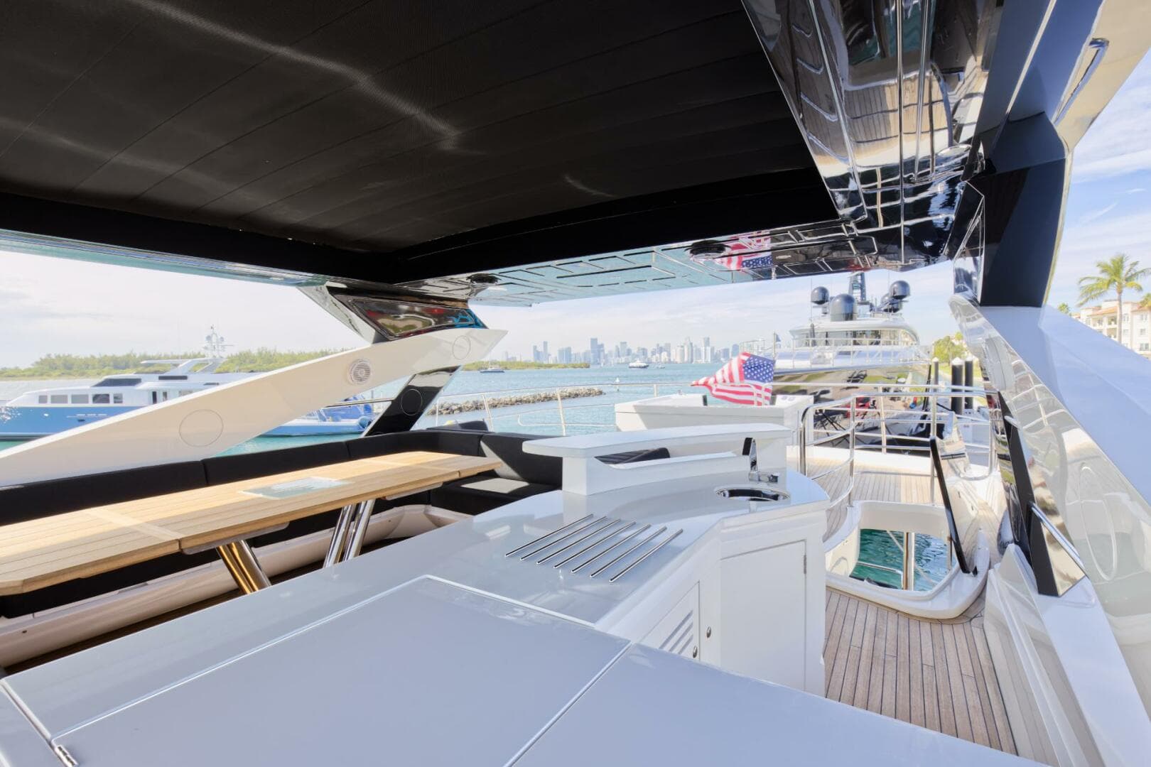 2018 Sunseeker 86 Yacht photo 15