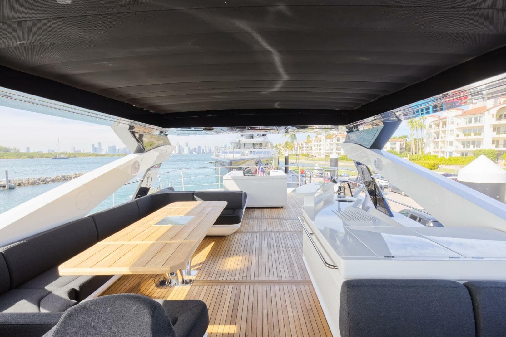 2018 Sunseeker 86 Yacht photo 14