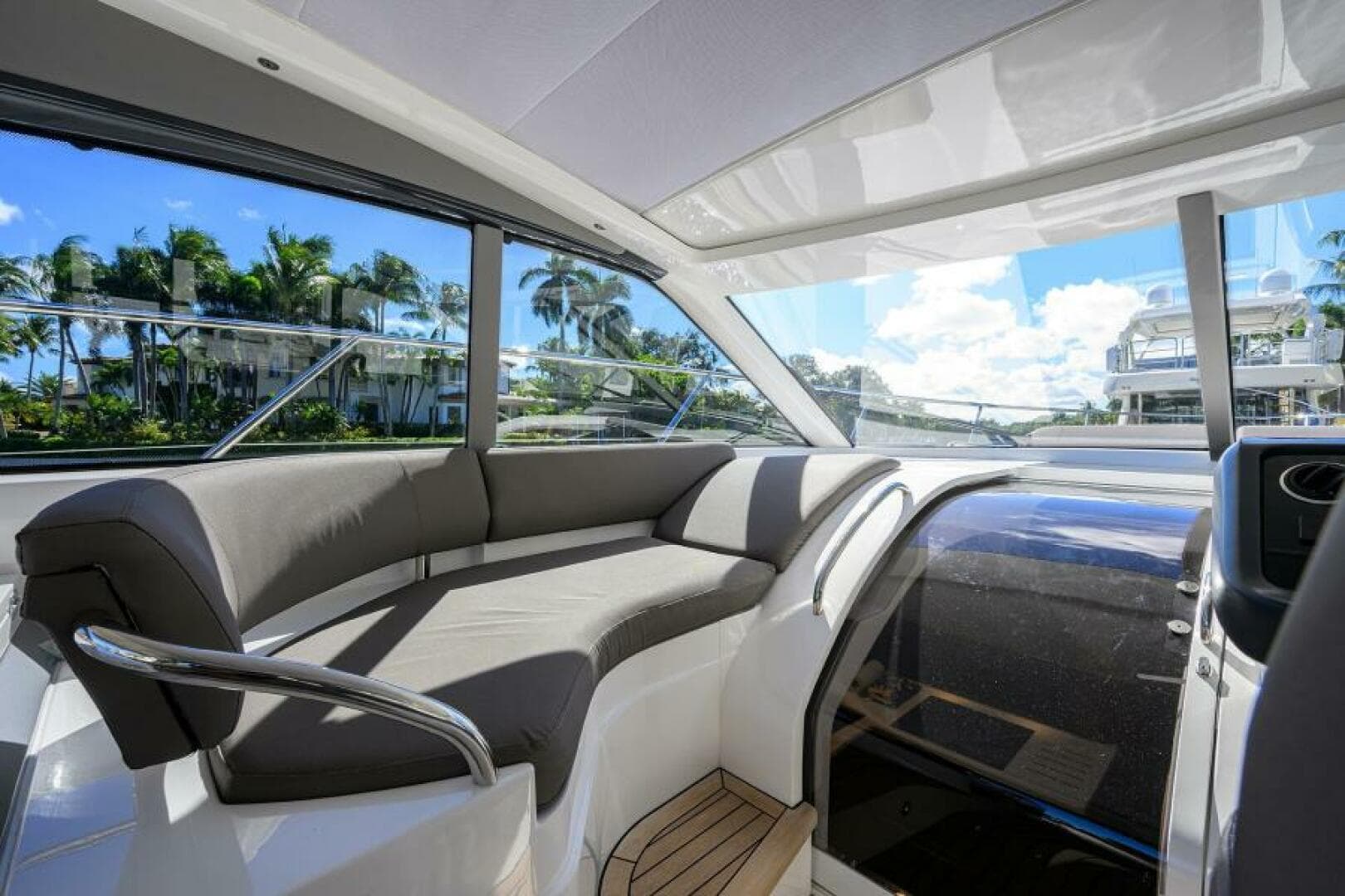 2022 Princess V50 Open photo 27