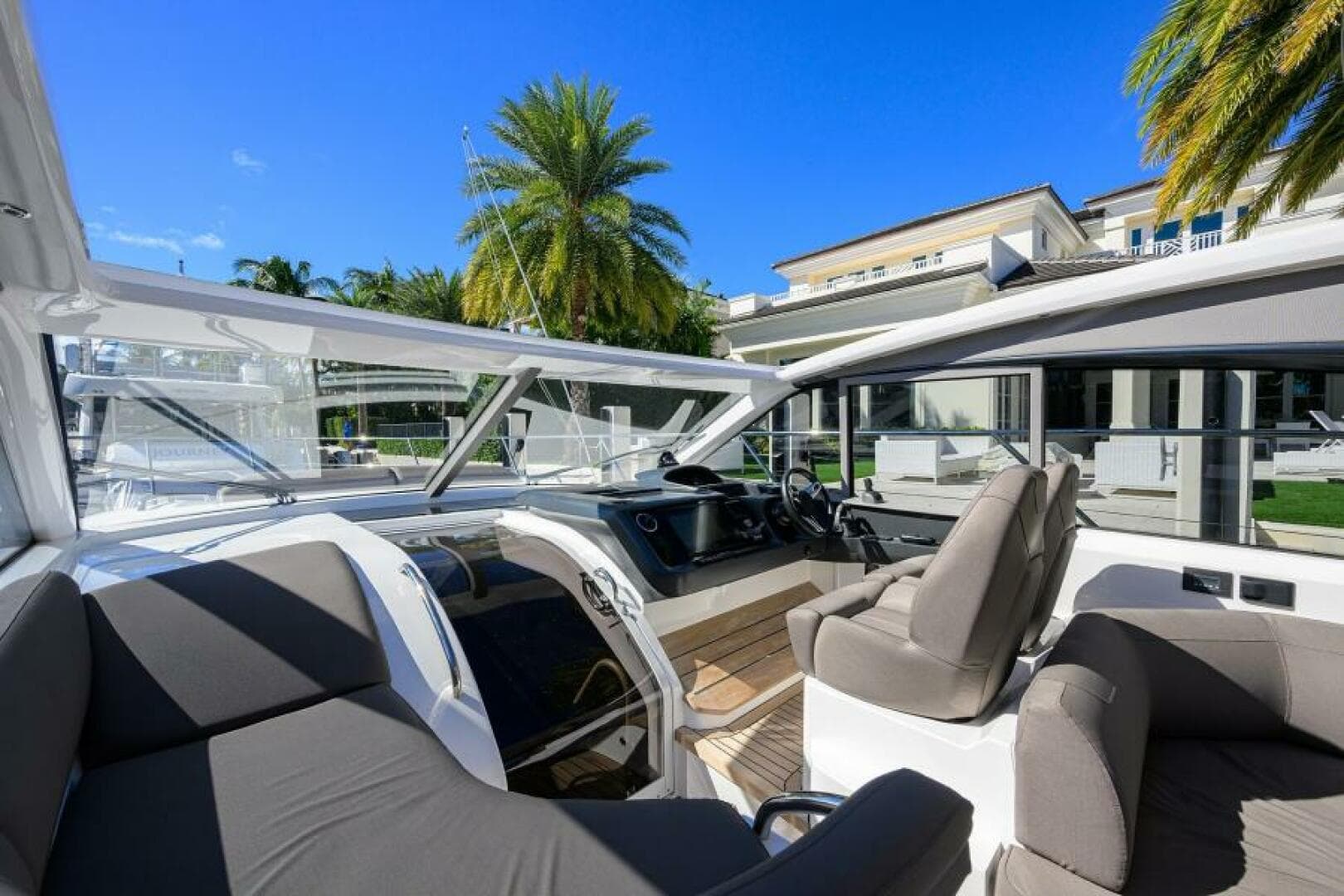 2022 Princess V50 Open photo 34