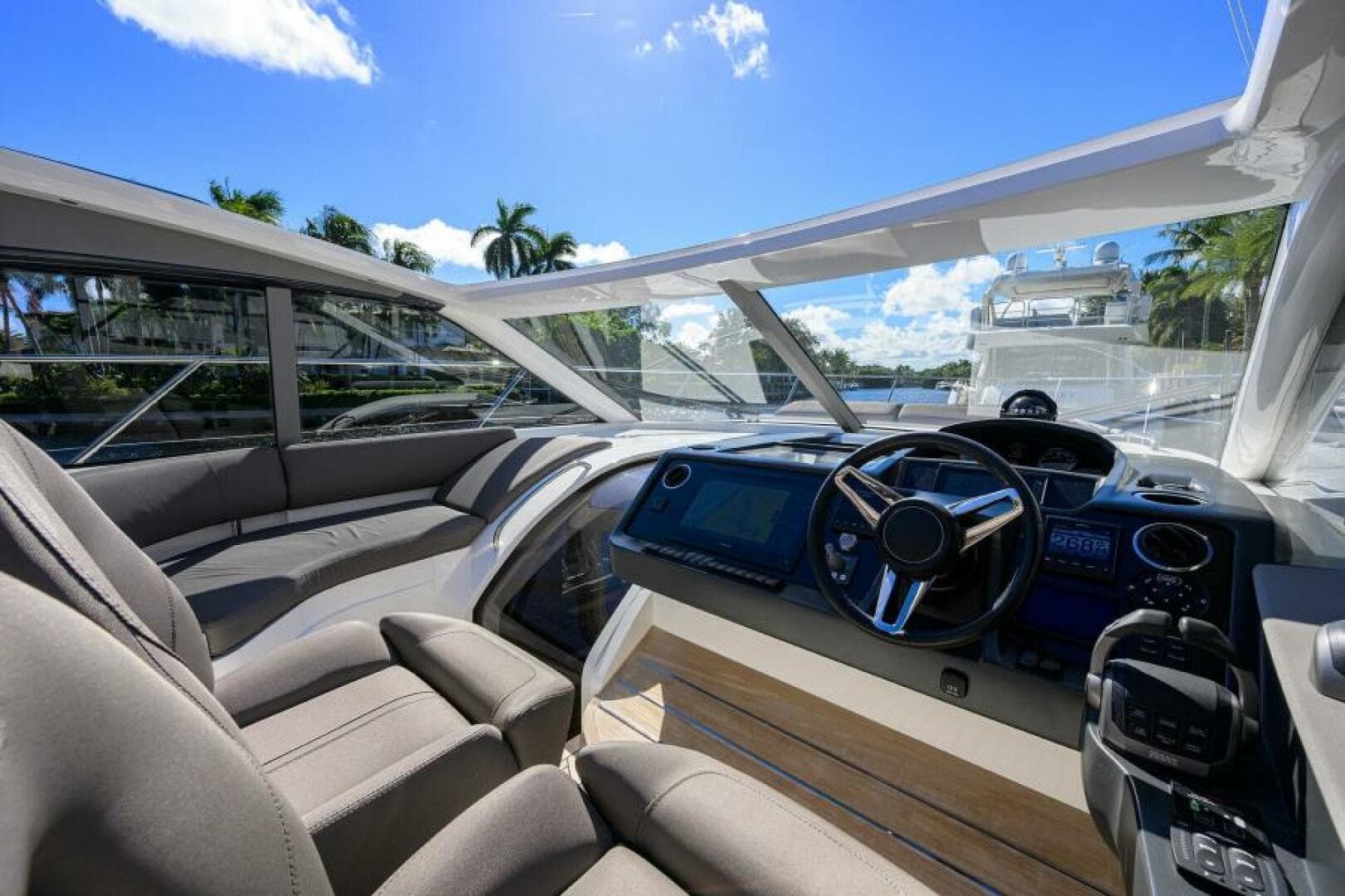 2022 Princess V50 Open photo 35