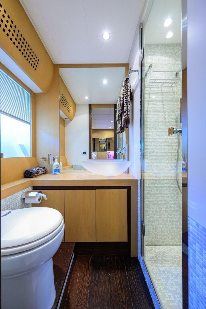 2009 Pershing 90 Express photo 34